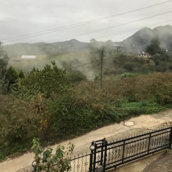 Çevre, Şehircilik Ve İklim Değişikliği Bakanlığı Okul Bacasından Çıkan Dumanla Yaşanmaz Hale Gelmesi