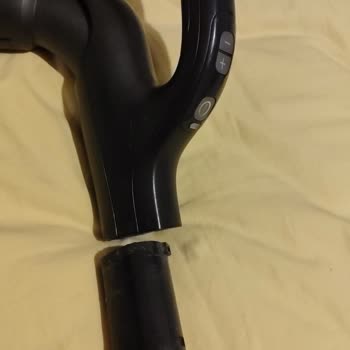 Electrolux Süpürge Nin Kumandalı Sapı Kırıldı