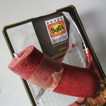 Beşler Sucuğun İçinden Gıdaya Uygun Olmayan Madde Çıkması