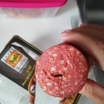 Beşler Sucuğun İçinden Gıdaya Uygun Olmayan Madde Çıkması