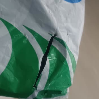 Sürat Kargo Kargo Paketimin Kesik Yerinden Kitaba Çamur Bulaşmış