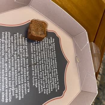 Koska Nazar Boncuklu Kurtlu Antep Fıstıklı Çikolatalı Lokum
