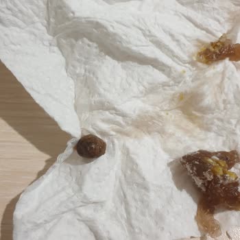 Makbul Lokum İçinden Taş Çıktı