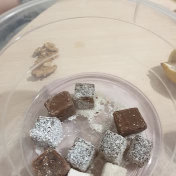 Makbul Lokum İçinden Taş Çıktı