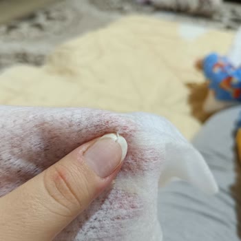Uni Baby İlk Adım Islak Mendilin İçinden Sert Plastik Çıktı