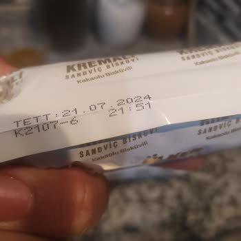 Ülker Kremalı Bisküvi Den Canlı Kurtçuk Çıktı