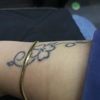 Novar Poliklinik Karşıyaka Novar Şubesi Dövme Üzerine Atış Yaptı