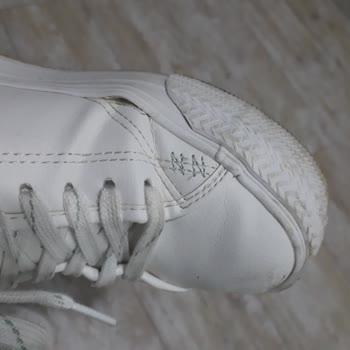 Pull and Bear Üründe Oluşan Üretimden Sebep Yırtılma