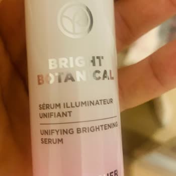 Yves Rocher'den Aldığım Bright Botanical Serum Cildimi Mahvetti