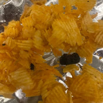 Ruffles Cipslerinde Siyah Parçalar Var