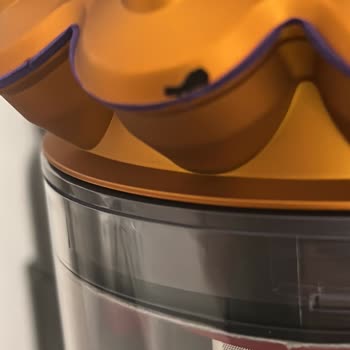 Dyson V15 Turuncu Yerden Boya Attı