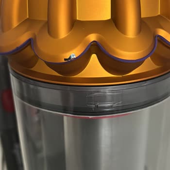 Dyson V15 Turuncu Yerden Boya Attı