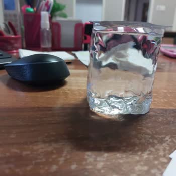 Defne Akyazı Bardak Suda Yüzen Cisimler