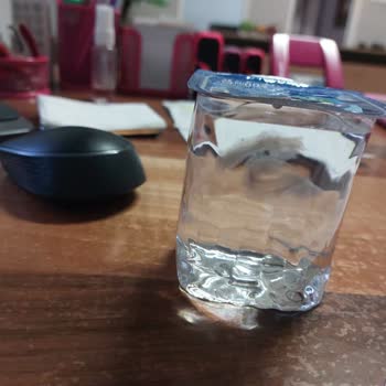 Defne Akyazı Bardak Suda Yüzen Cisimler