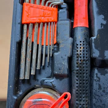 Moonshop Hırdavat İçi Su Dolu Paslı Ürünler