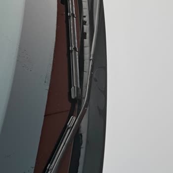 Renault Fluence Ön Cam Izgara Bakalit Dökülmesi