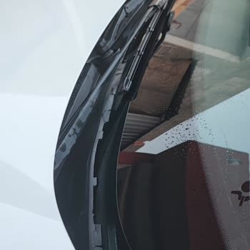Renault Fluence Ön Cam Izgara Bakalit Dökülmesi