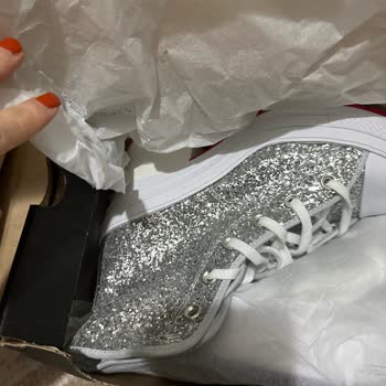 Converse Özensiz Kargo. Yırtık Kutu, Eksik İşlem