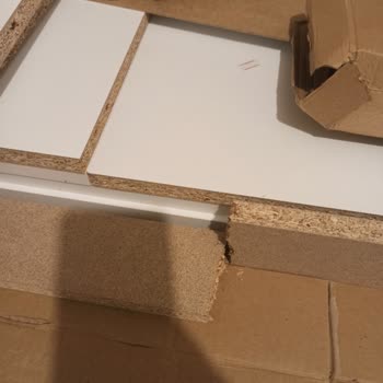 Sürat Kargo Çalışına Mobilya'mı Taşımamış Zımpara Yapmış.