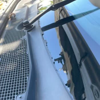 Renault Fluence Ön Izgara Bakalit Dökülmesi