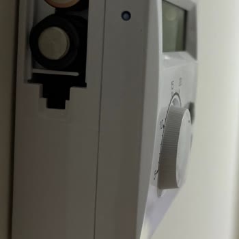 DemirDöküm Rf-6001 Termostat Pil Kapağı Kırıldı.