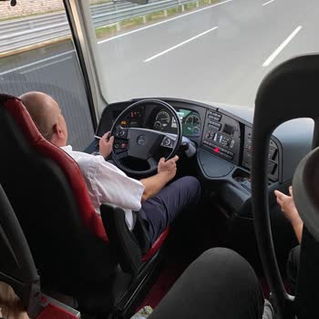 Vib Turizm Sakarya Şoförün Seyir Halinde Sigara İçmesi