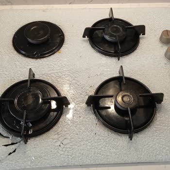 Esty Cooktop Spontaneously Shatters