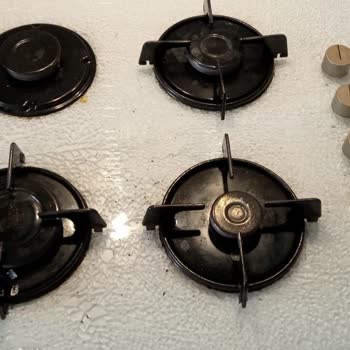 Esty Cooktop Spontaneously Shatters