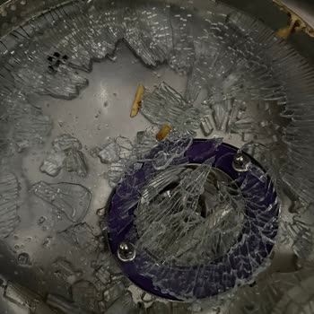 Korkmaz Çelik Tencerenin Cam Kapağı Patladı!