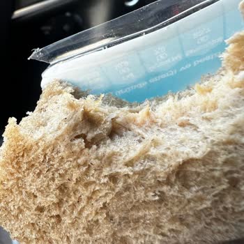 Shell Üçgen Sandviçlerinin İçerisinden Saç Çıktı