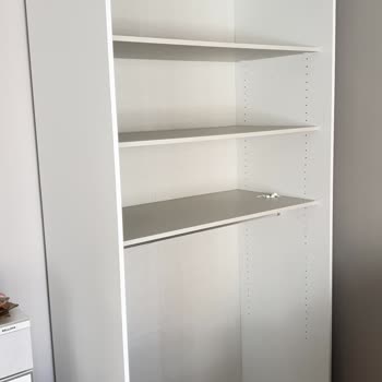 Adore Mobilya Dolap Kapak Rengi Farklı Geldi.