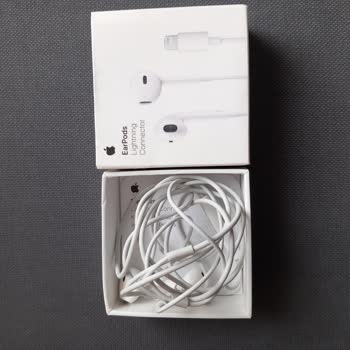 Apple Garanti De Sıkıntılı. Ücret Talep Ediyor