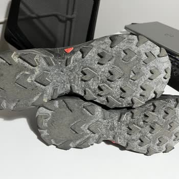 SPX Salomon Marka 45 Günlük Ayakkabıda Taban Erimesi