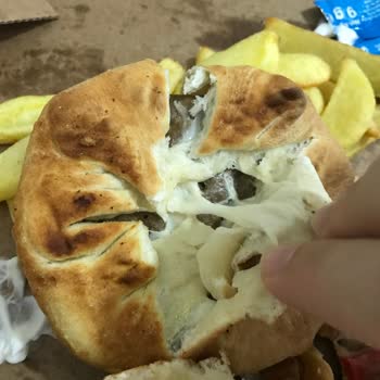 Domino's Pizzadan Aldığım Ürün Hamuru Çiğ Geldi