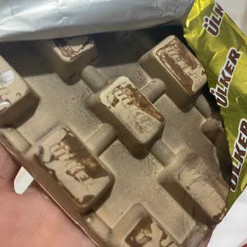 Ülker'in Kara Sütlü Çikolatasını Aldık Çikolata Bembeyaz Çıktı