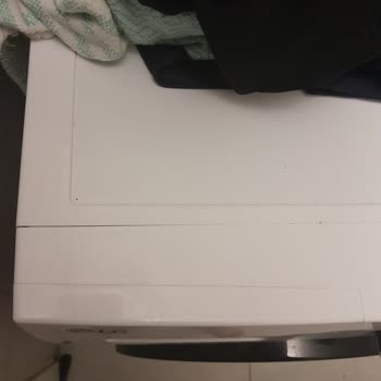 LG Çamaşır Makinesi Çok Aşırı Gurultulu Ve İyi Yıkamıyor.