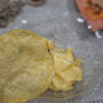 Lays Cipsimin İçinden Anlayamadığım Bir Şey Çıktı