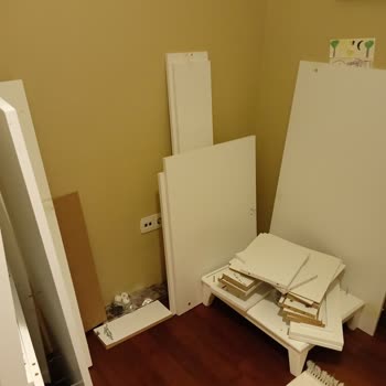 Vivense 3, 4 Parçası Hasarlı Olan Ürün Aylardır Kurulamayan Masa