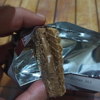 Eti Gıda Eti Bidolu Gofret Bir Parçası Isırılmış