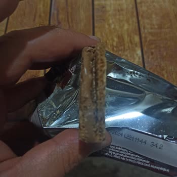 Eti Gıda Eti Bidolu Gofret Bir Parçası Isırılmış