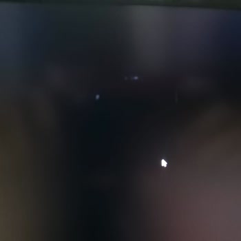 Monster Notebook Ekranda Leke Var