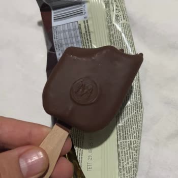 Yarım Paketlenen Magnum Dondurma