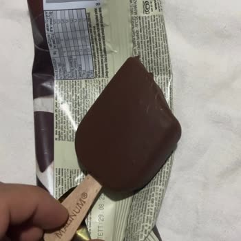 Yarım Paketlenen Magnum Dondurma