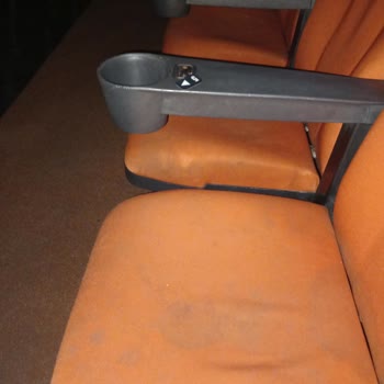 Paribu Cineverse Kötü Koku ve Kötü Koltuklarla Dolu Bir Sinema Salonu