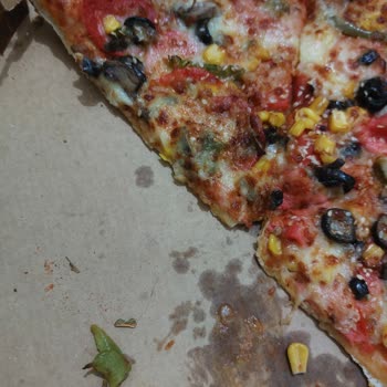 Domino's Pizzanın İçinden Kıl Çıktı