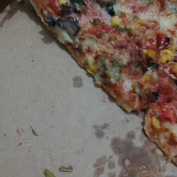 Domino's Pizzanın İçinden Kıl Çıktı