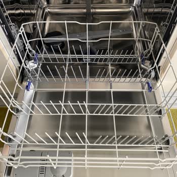 Arçelik Marka Bulaşık Makinesi Alt Sepeti 1 Yıl Dolmadan Paslandı.