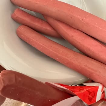 Maret Bozuk Ve Kokan Sosis