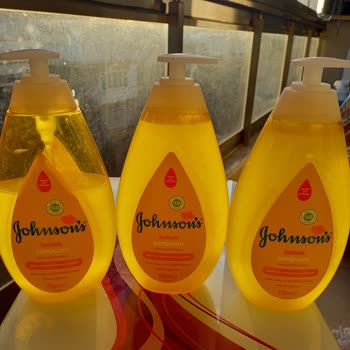Johnsons Baby Bebek Şampuanı Bozuk, Rengi Bulanık, Göz Yakıyor,