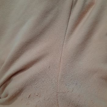 LC Waikiki Yeni Kıyafette Kumaş Deformasyonu